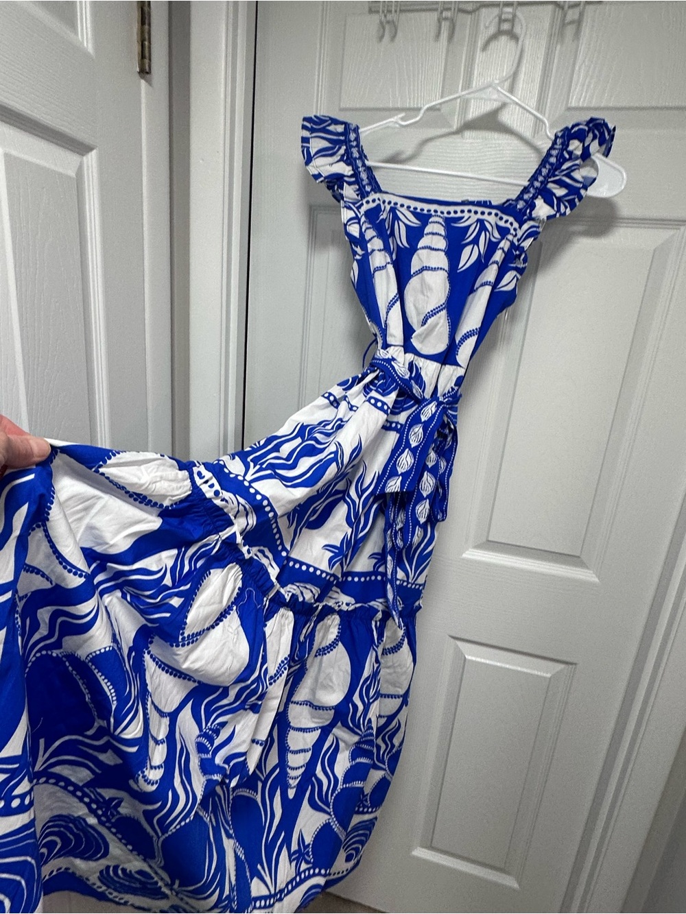 Maude Vivante   Blue and White Shell-Print Maxi Dress with Tie Waist and pockets